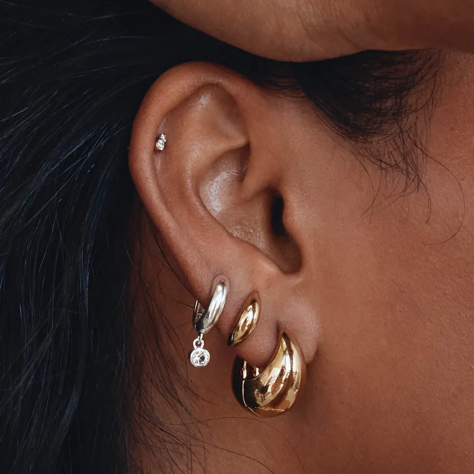 New Curve Dome Huggies in Gold 18k Fine Gold Plated | Earrings