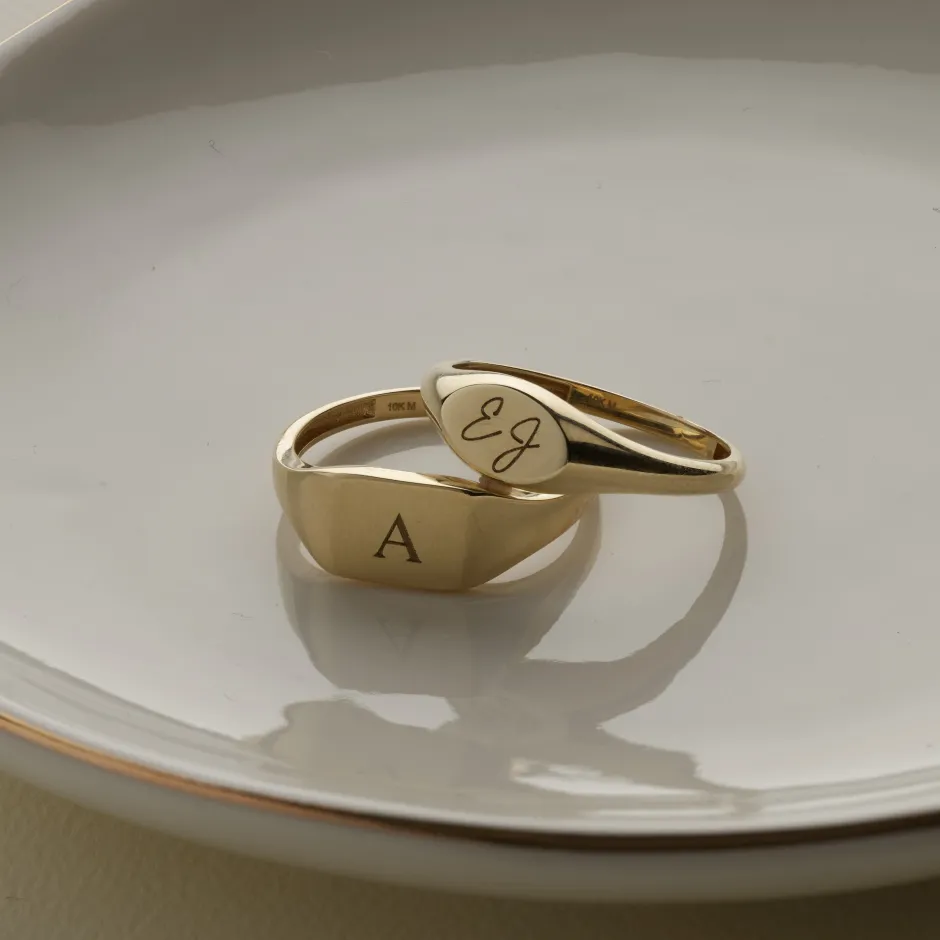 New Engravable Oval Signet Pinky Ring in 10k Gold Engravable Jewellery | Rings