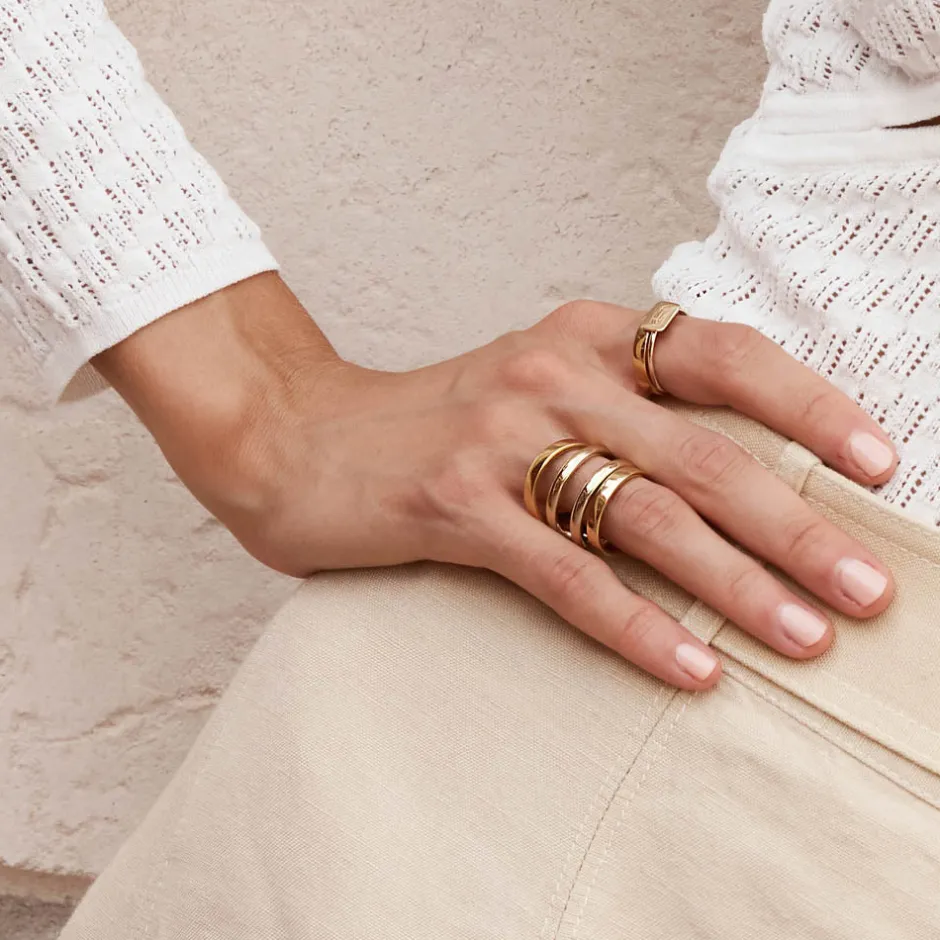 Hot Engravable Rectangle Ring in 10k Gold Bridal Gifts | Best Friend Gifts