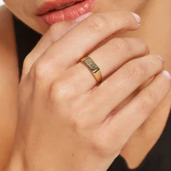 Discount Engravable Rectangle Signet Pinky Ring in Gold Best Selling Gifts | Engravable Jewellery