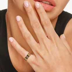 Discount Engravable Rectangle Signet Pinky Ring in Gold Best Selling Gifts | Engravable Jewellery