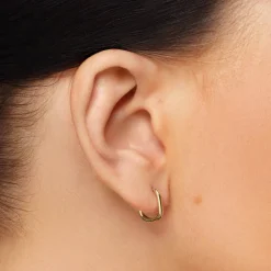 Hot Oval Paperclip Huggie Earrings in 10k Gold 10k Gold | Unisex