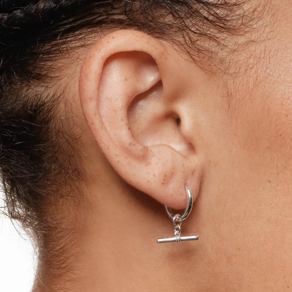 Outlet T-Bar Drop Charm Huggies in Silver 925 Sterling Silver | Earrings